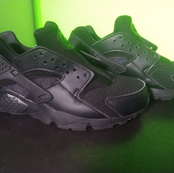 3 pair Nike Huarache - Picture 4 of 6